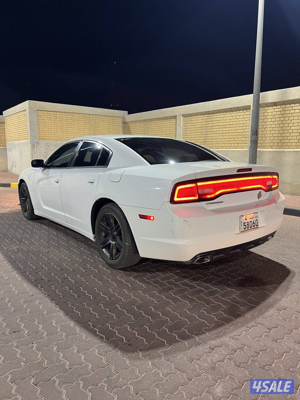 دوج شارجر 2014 ماشي 203 صبغ وكاة 6 سلندر بحالة ممتازة جدا شرط الفحص8