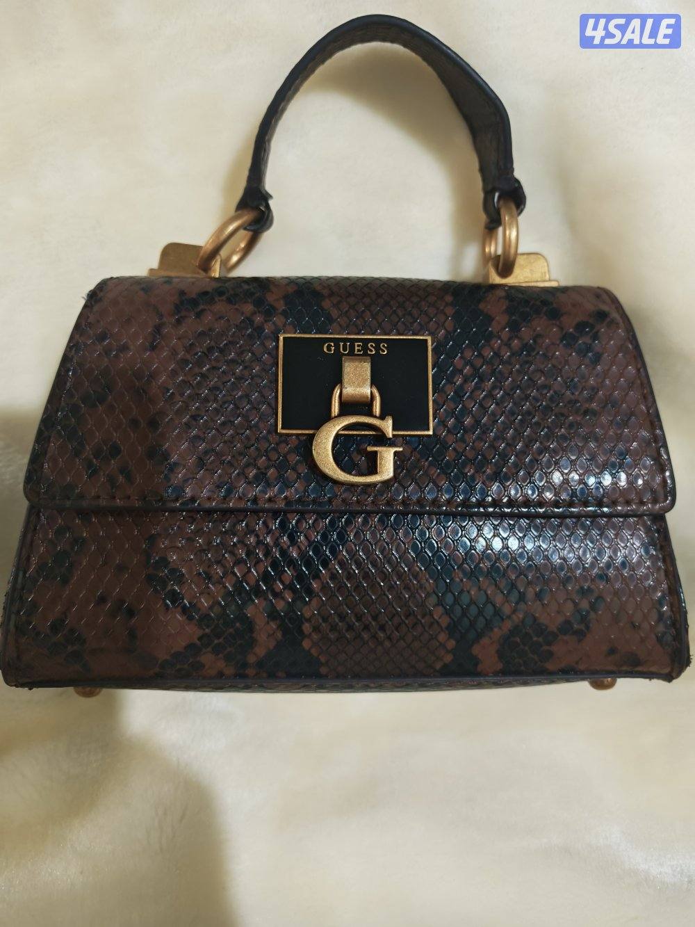 شنطة صغيرة جميلة ماركة جس على شكل جلد الحيه0