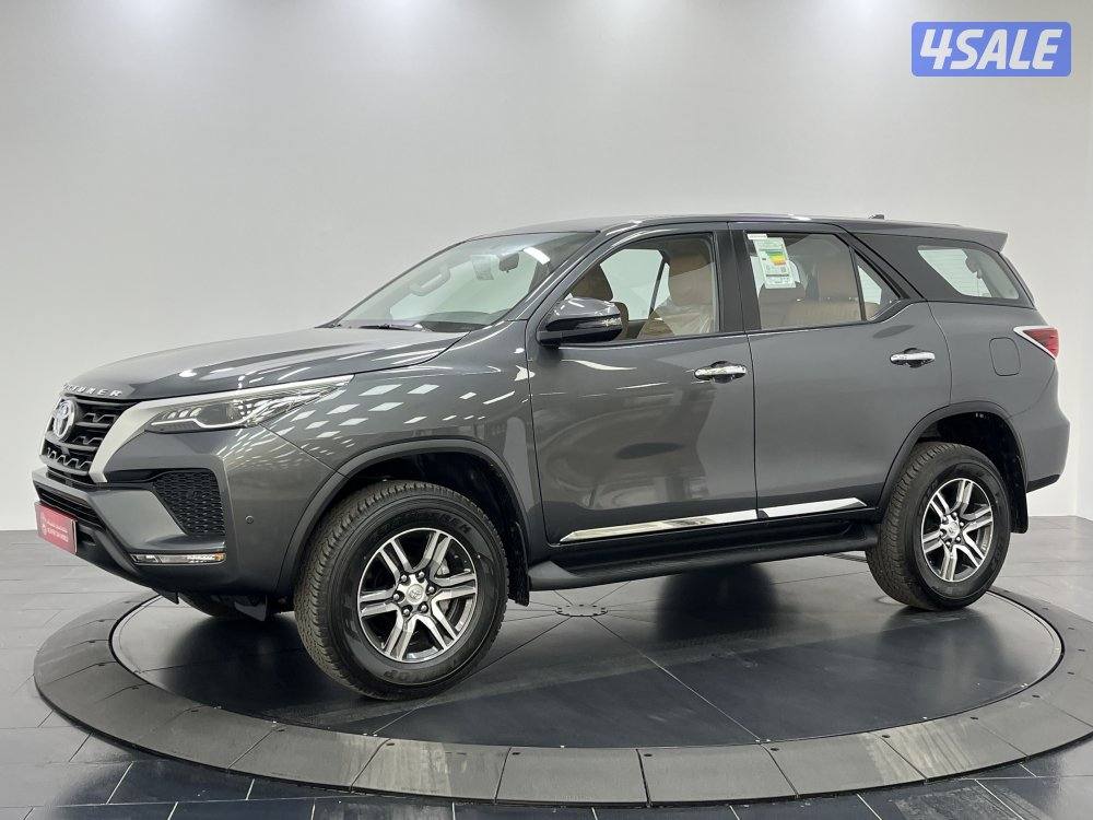 TOYOTA FORTUNER_N 4 CYL 4X2 MID OPTION0