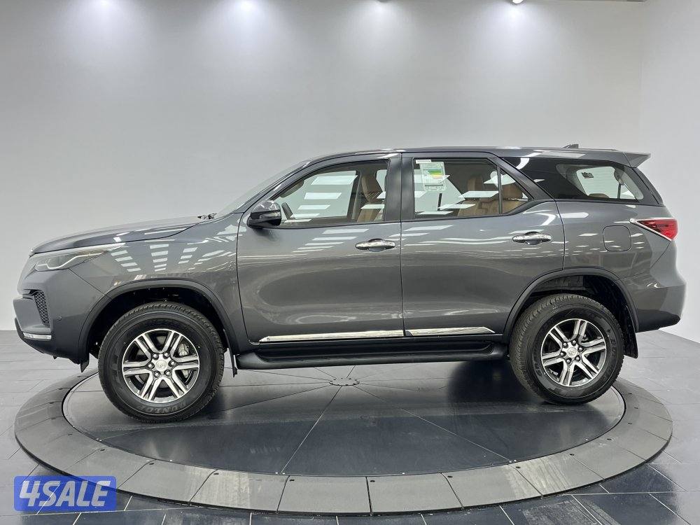 TOYOTA FORTUNER_N 4 CYL 4X2 MID OPTION2