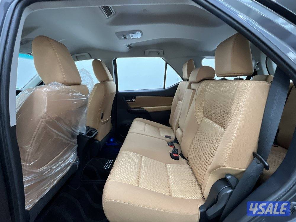 TOYOTA FORTUNER_N 4 CYL 4X2 MID OPTION3