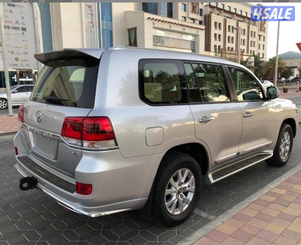 لون ‏سلفر من داخل جلد بيج شرط الفحص موديل 2017 ماشي 360,الف0