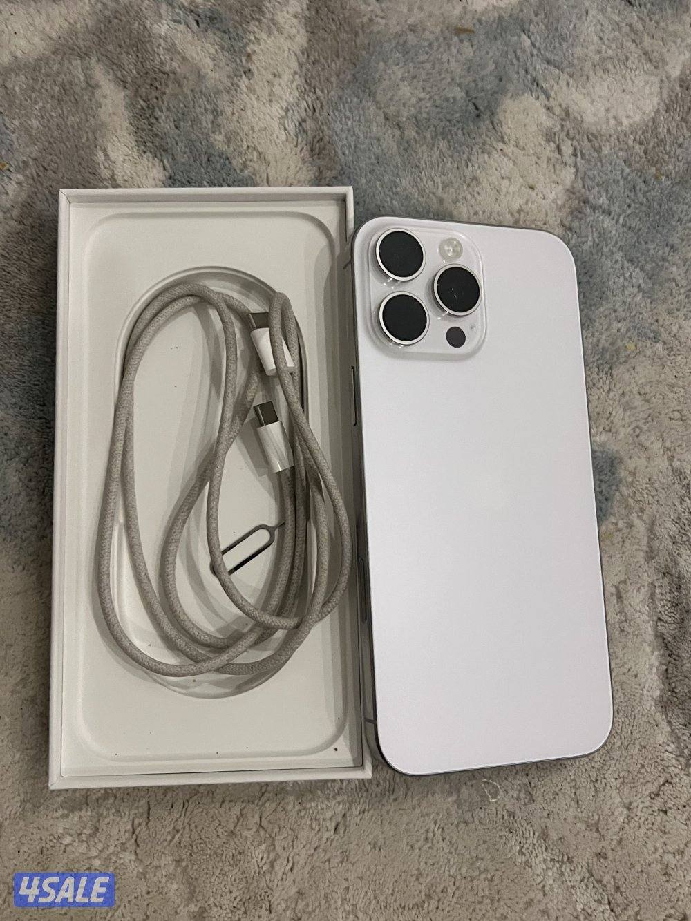 آيفون 16برو ماكس معاه كفر الأيفون الأصلي وحماية شاشة ملاقيف وشحن إضافي2