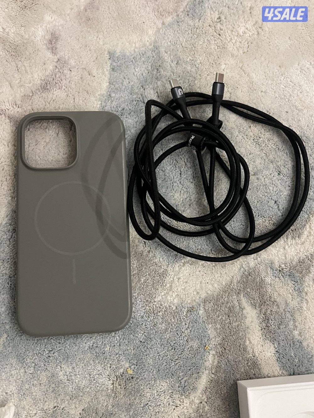 آيفون 16برو ماكس معاه كفر الأيفون الأصلي وحماية شاشة ملاقيف وشحن إضافي3