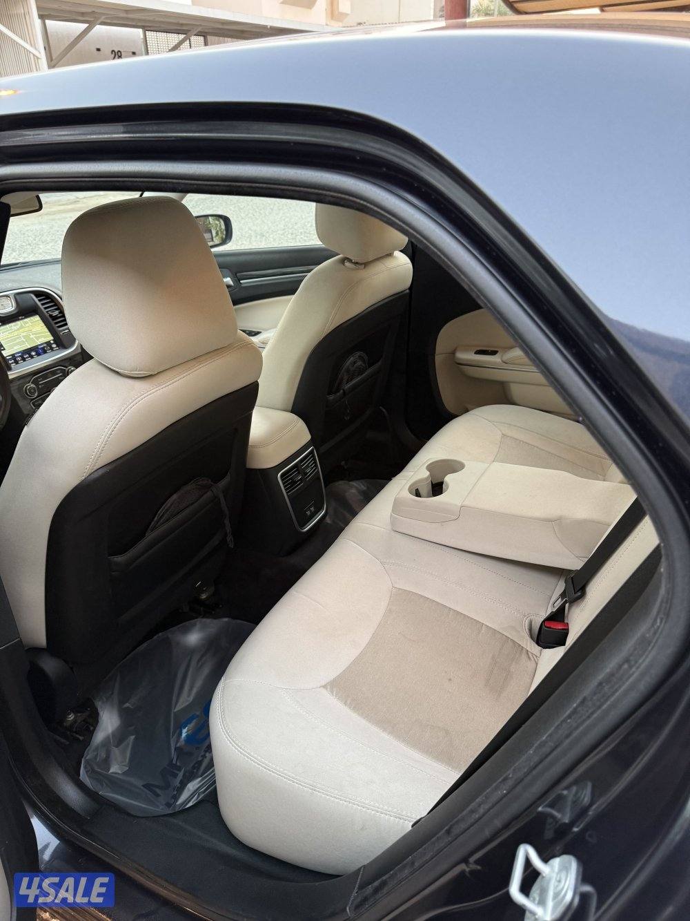 للبيع كرايزلر 8 سلندر هيمي4