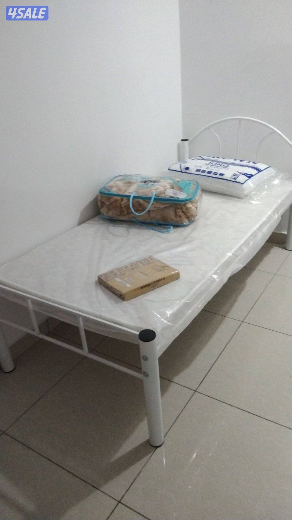 سرير حديد ومرتبه طبيه وبطانيه ومخده والملايات2