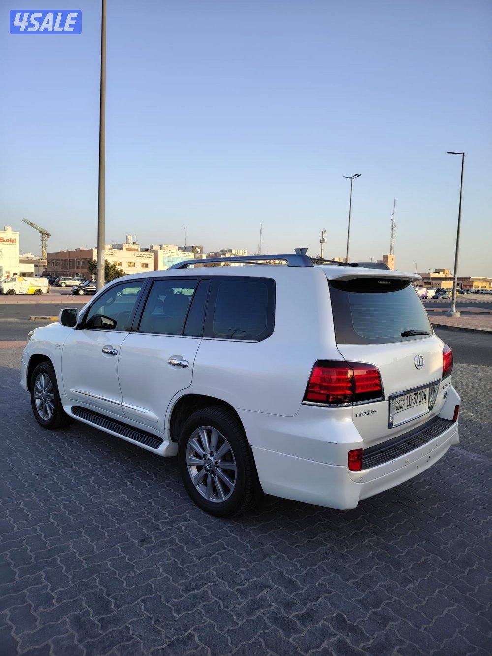 لكزس LX570 الساير 2011 درجه ثانيه مخزن بحاله نادره عداد 94 الف0