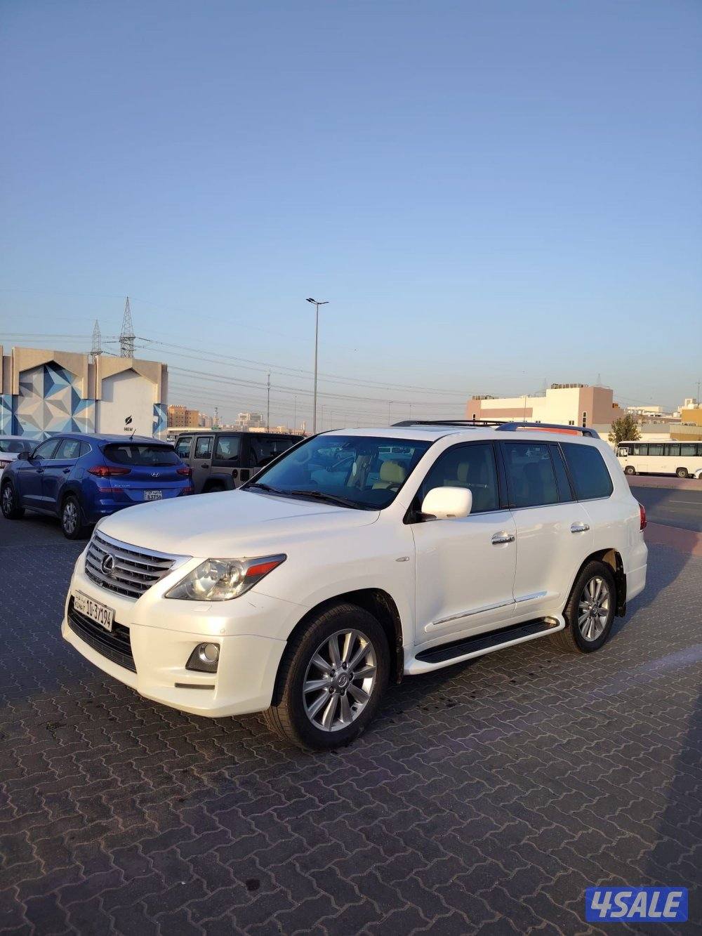 لكزس LX570 الساير 2011 درجه ثانيه مخزن بحاله نادره عداد 94 الف1