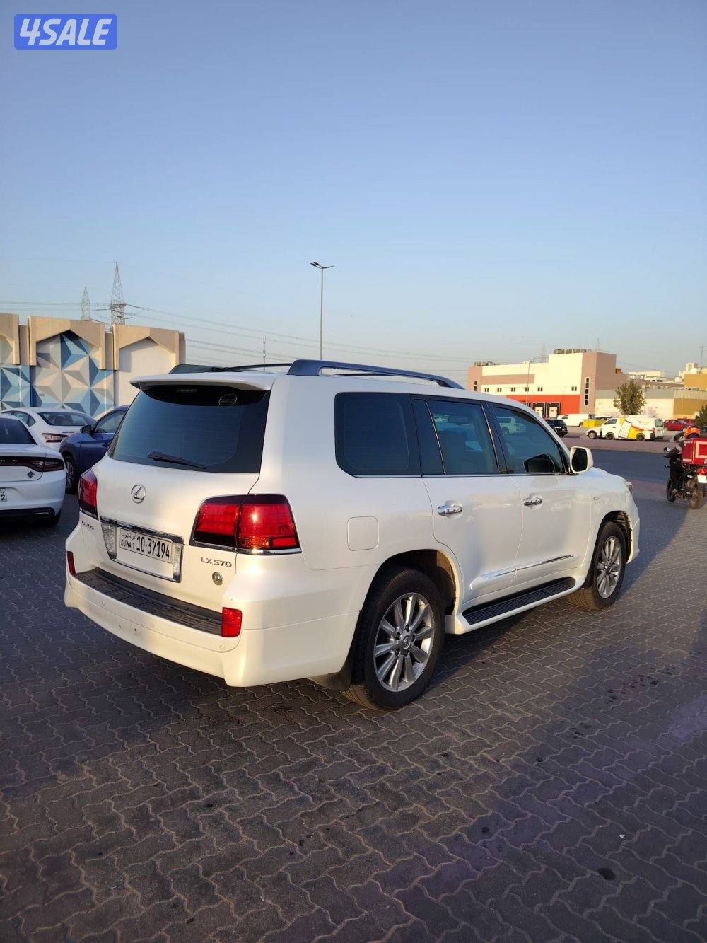 لكزس LX570 الساير 2011 درجه ثانيه مخزن بحاله نادره عداد 94 الف2