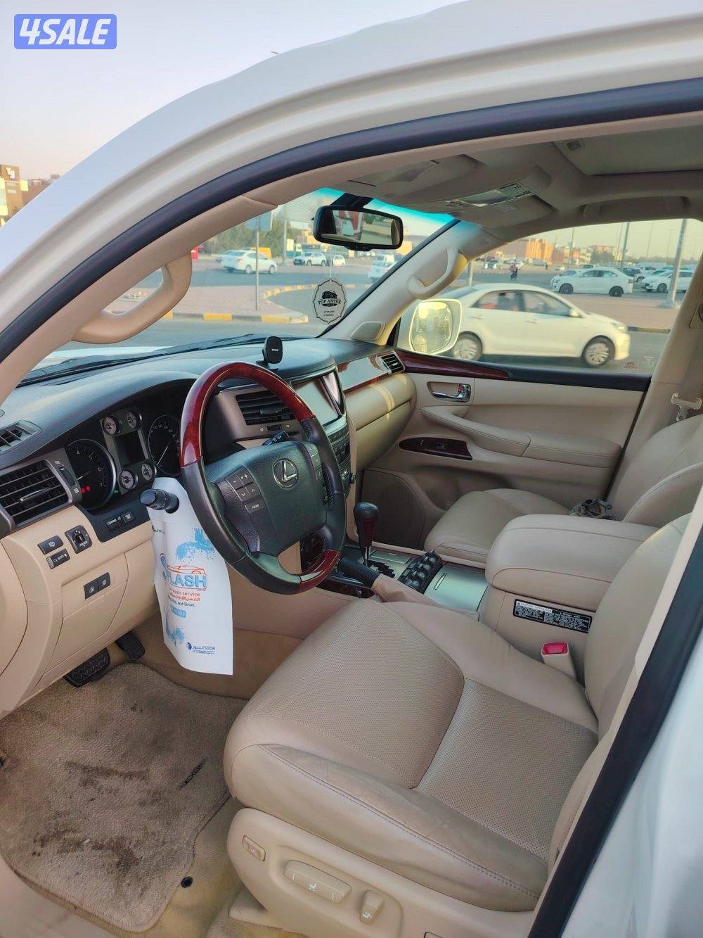 لكزس LX570 الساير 2011 درجه ثانيه مخزن بحاله نادره عداد 94 الف4