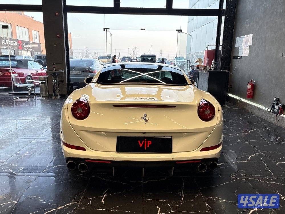 فيراري كاليفورنيا T6