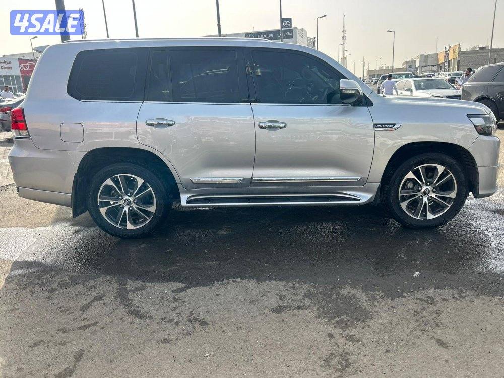 لاند كروزر GX.R-قراند تورينق .V8 موديل 2020 ماشى 165.000 k.m3