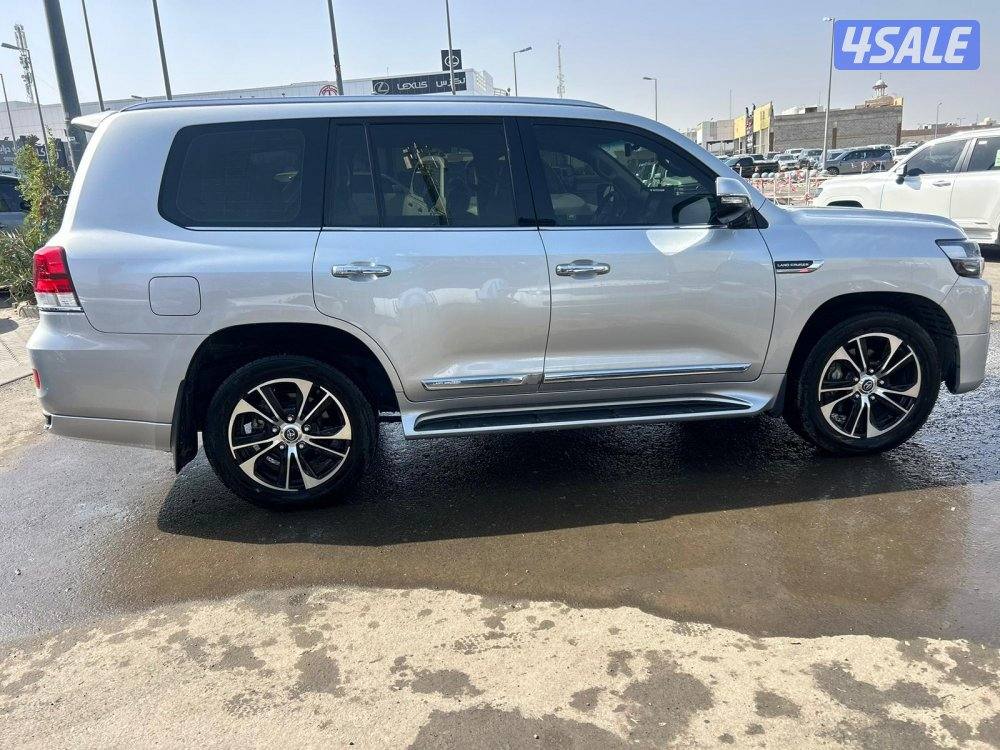 لاند كروزر GX.R-قراند تورينق .V8 موديل 2021 ماشى 196.000 k.m3