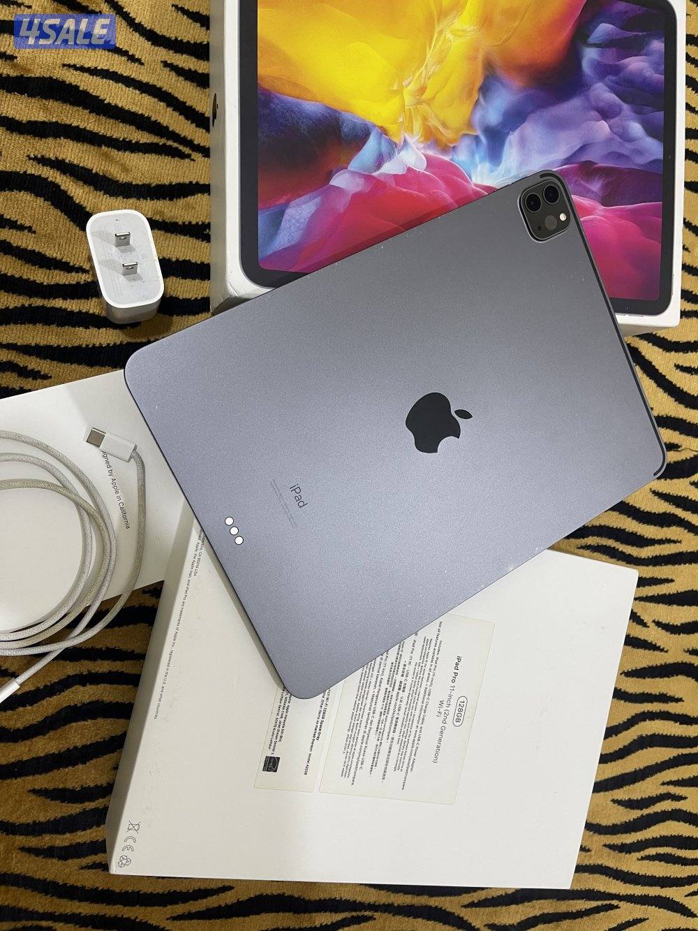 ايباد ابل برو 11 بوصة 128 قيقا موديل 2020 نظيف مو مفتوح ولا مصلح0