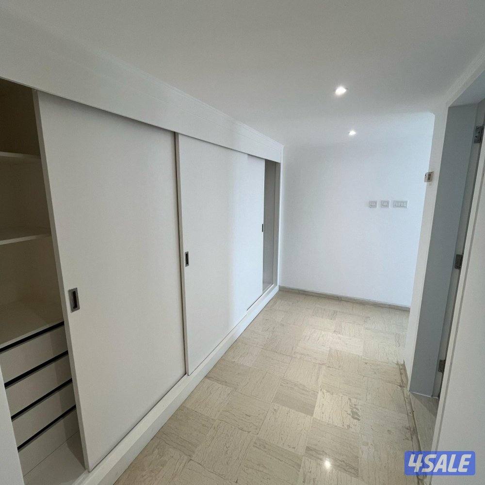 شقة نصف مفروشة إطلالة بحرية مباشرة للإيجار في بنيد القار3