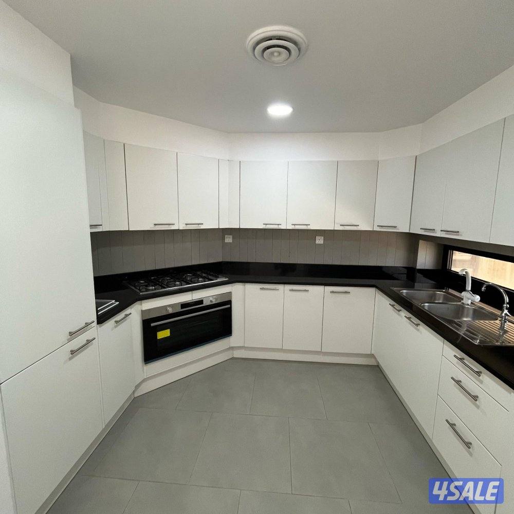 شقة نصف مفروشة إطلالة بحرية مباشرة للإيجار في بنيد القار5