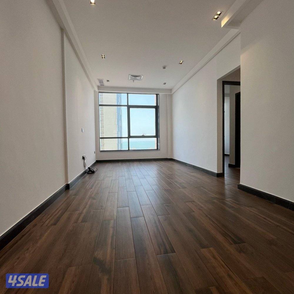 شقة إطلالة بحرية نصف مفروشة مع شهر مجاني للإيجار في شرق0