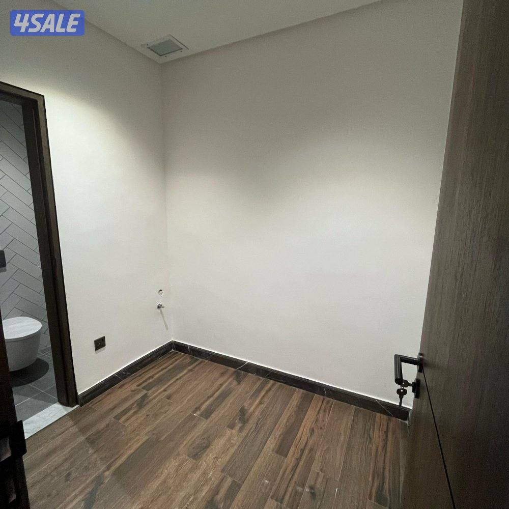 شقة إطلالة بحرية نصف مفروشة مع شهر مجاني للإيجار في شرق4