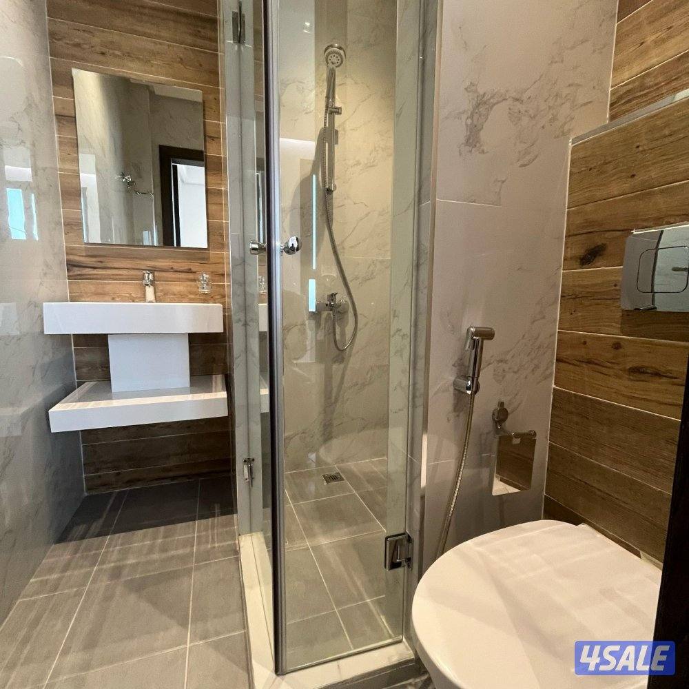 شقة إطلالة بحرية نصف مفروشة مع شهر مجاني للإيجار في شرق7