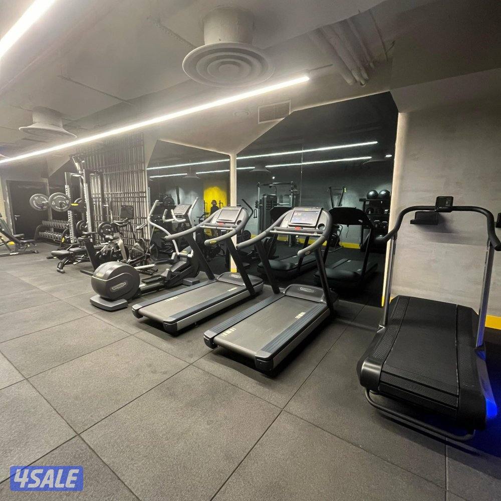 شقة إطلالة بحرية نصف مفروشة مع شهر مجاني للإيجار في شرق8