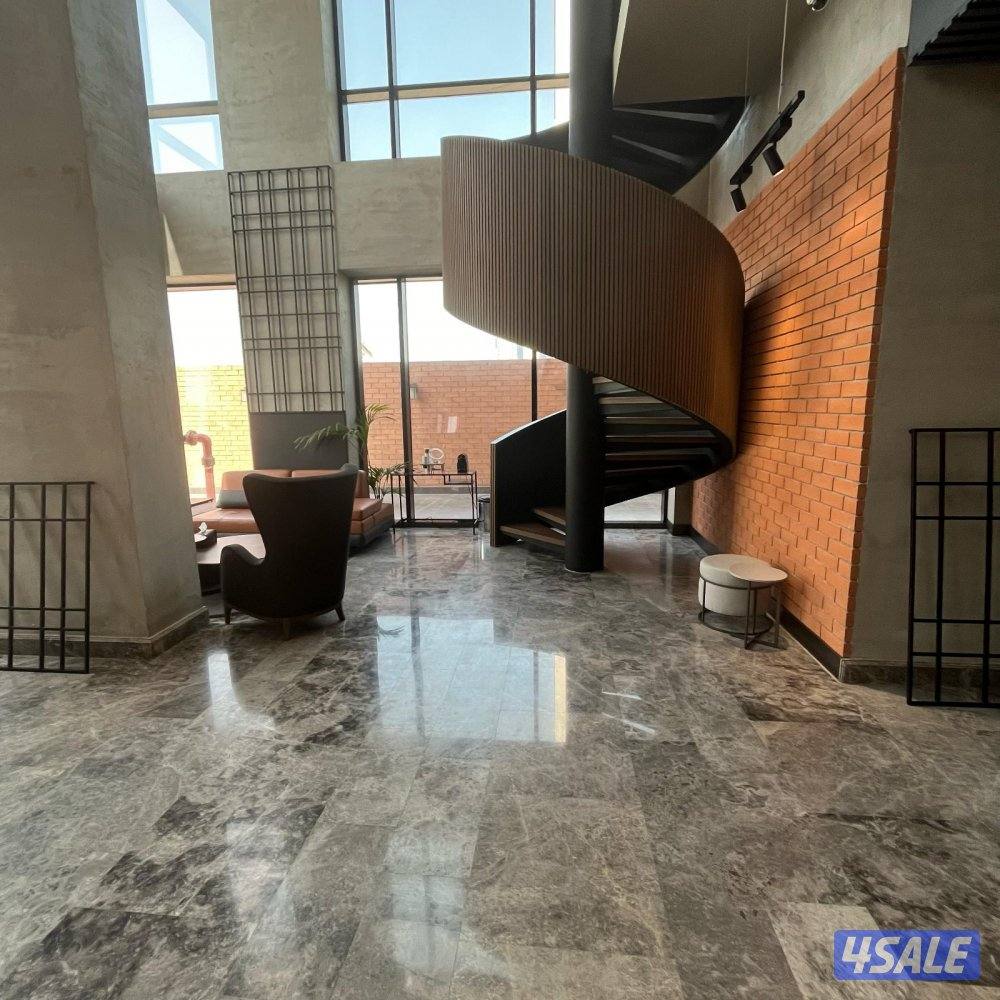 شقة إطلالة بحرية نصف مفروشة مع شهر مجاني للإيجار في شرق10