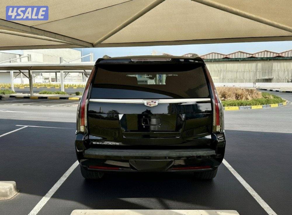 كاديلاك اسكاليد - الموديل:2018 - العداد:1615