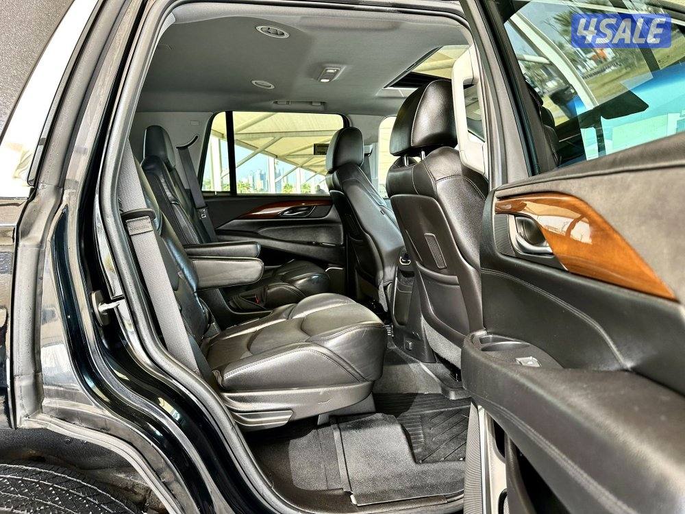 كاديلاك اسكاليد - الموديل:2018 - العداد:1619