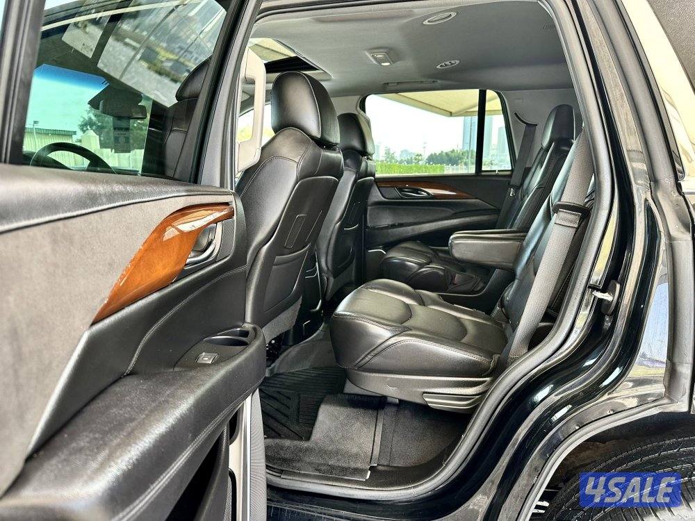 كاديلاك اسكاليد - الموديل:2018 - العداد:16113