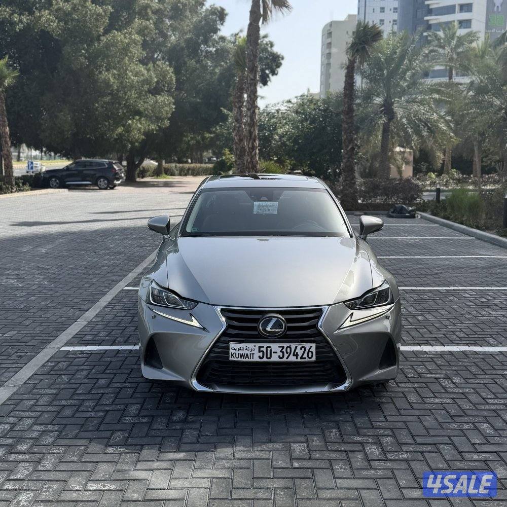 لكزس IS300 موديل 2018 عداد 67 الف بحالة نادرة1