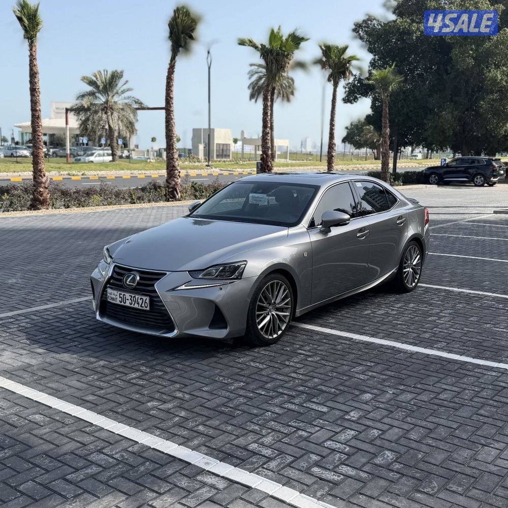 لكزس IS300 موديل 2018 عداد 67 الف بحالة نادرة2