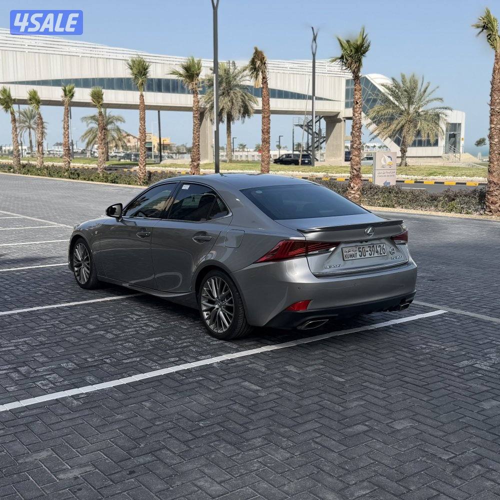 لكزس IS300 موديل 2018 عداد 67 الف بحالة نادرة3