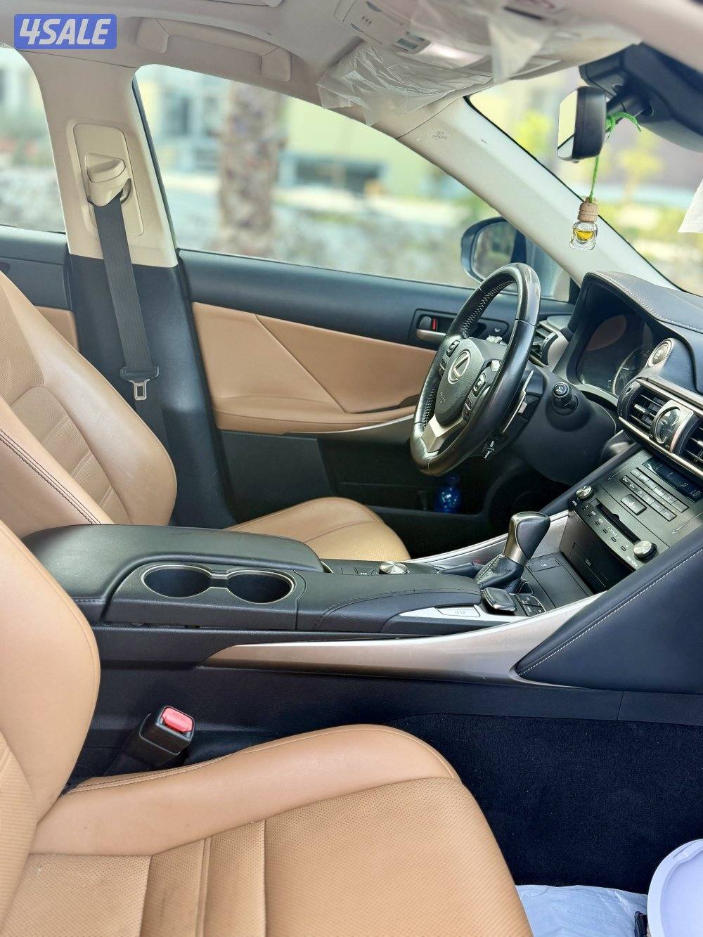 لكزس IS300 موديل 2018 عداد 67 الف بحالة نادرة6