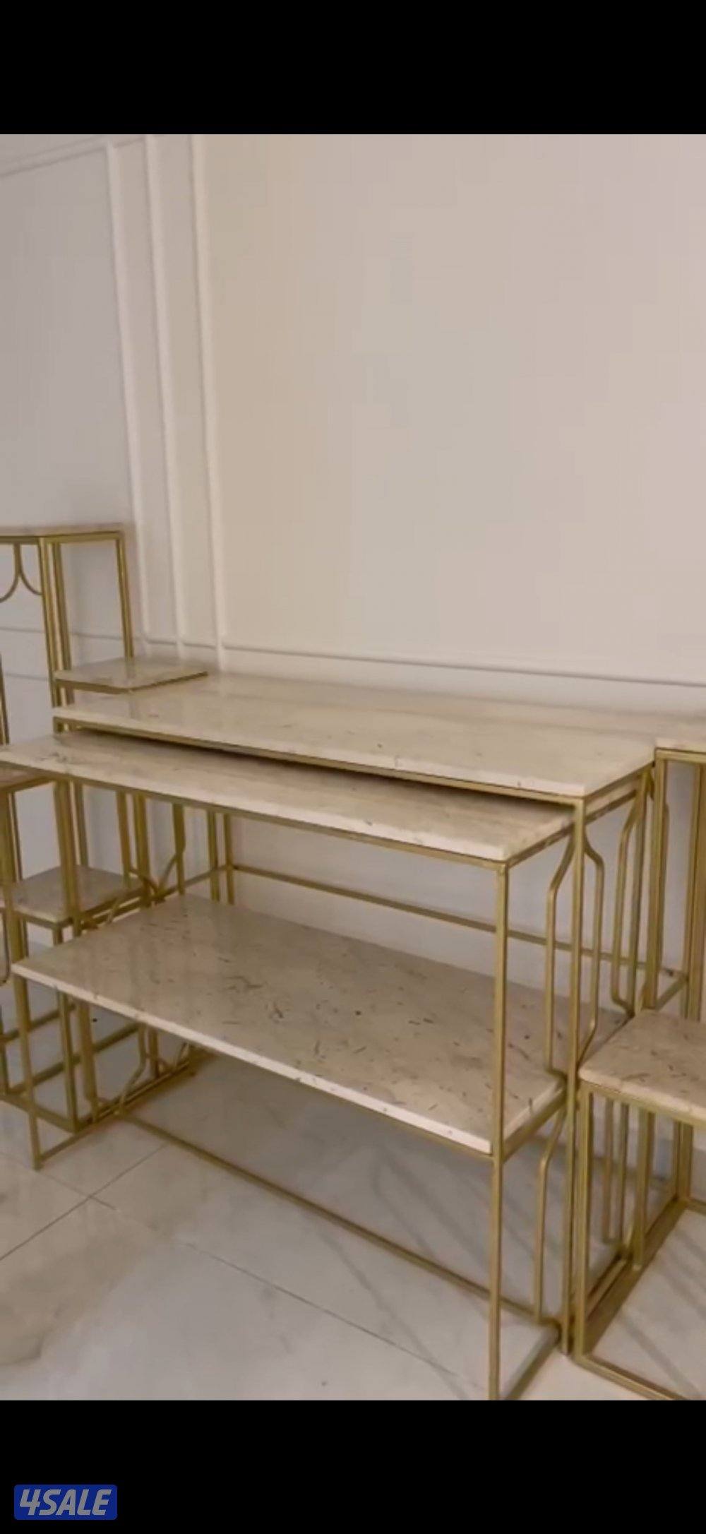 طاولات رخام ٢ وطاولات خدمه١٠ وكونسول جميعه رخام بجوده وبحاله جيده جدا2