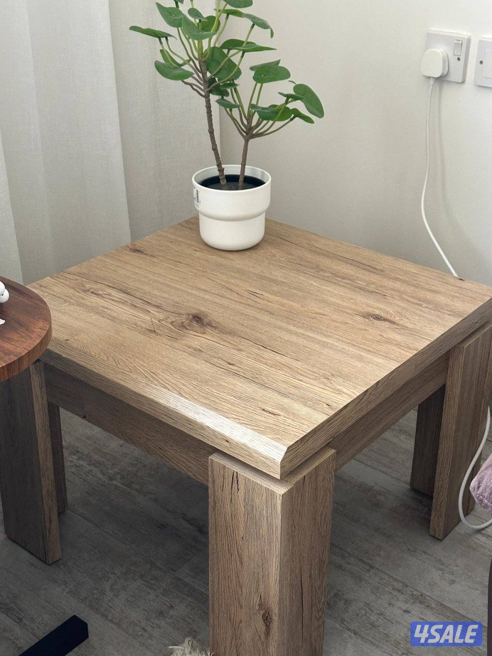 كنب مريح وفخم جدا مع طاولات4