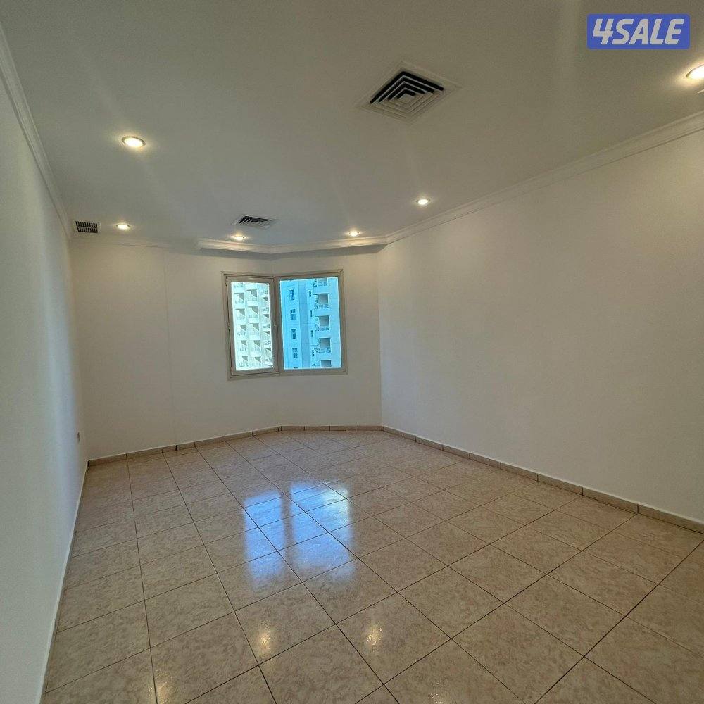 شقة سكنية باطلالة جزئية على البحر للإيجار في السالمية،2