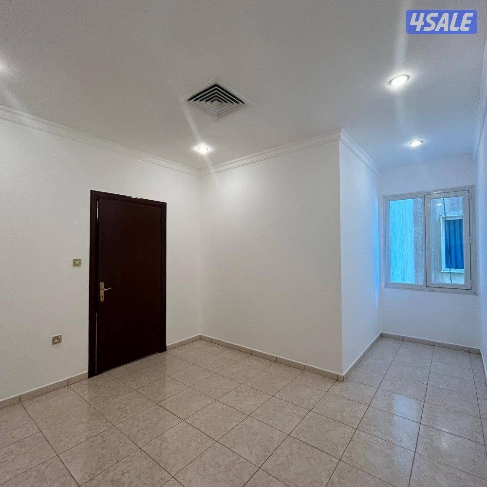 شقة سكنية باطلالة جزئية على البحر للإيجار في السالمية،3