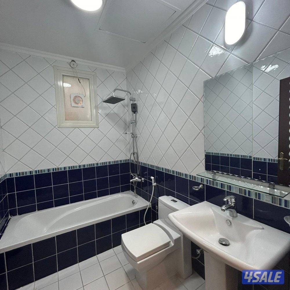 شقة سكنية باطلالة جزئية على البحر للإيجار في السالمية،6