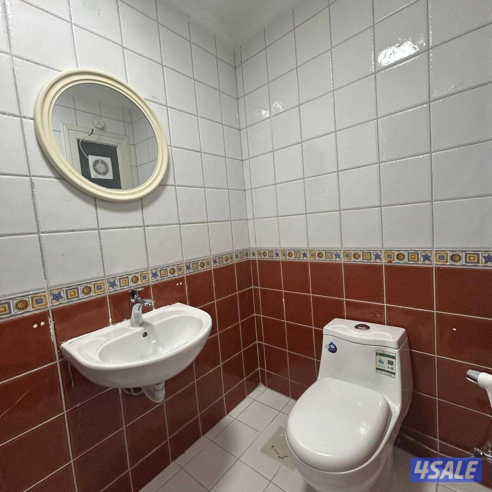 شقة سكنية باطلالة جزئية على البحر للإيجار في السالمية،9