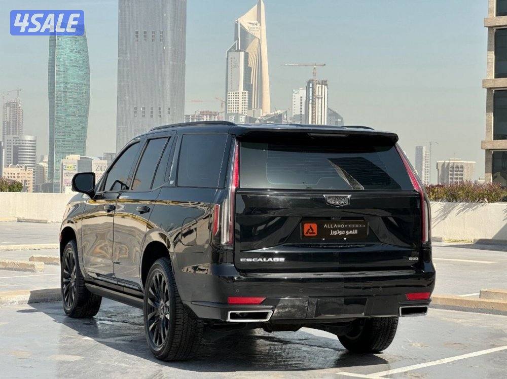 كاديلاك اسكاليدLUXURY موديل2021 عداد77الف وارد الغانم تحت الكفاله2