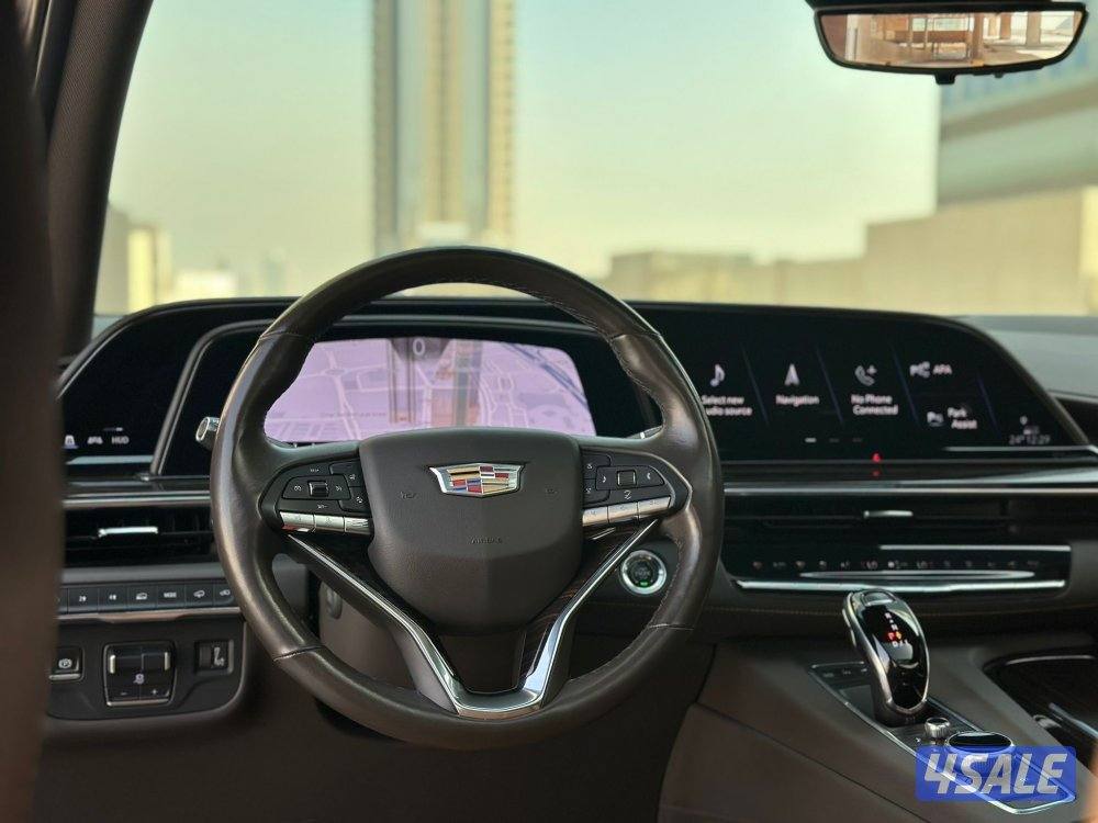كاديلاك اسكاليدLUXURY موديل2021 عداد77الف وارد الغانم تحت الكفاله5
