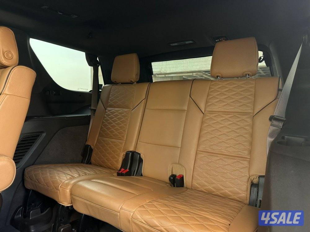 كاديلاك اسكاليدLUXURY موديل2021 عداد77الف وارد الغانم تحت الكفاله9