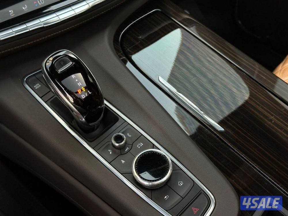 كاديلاك اسكاليدLUXURY موديل2021 عداد77الف وارد الغانم تحت الكفاله11