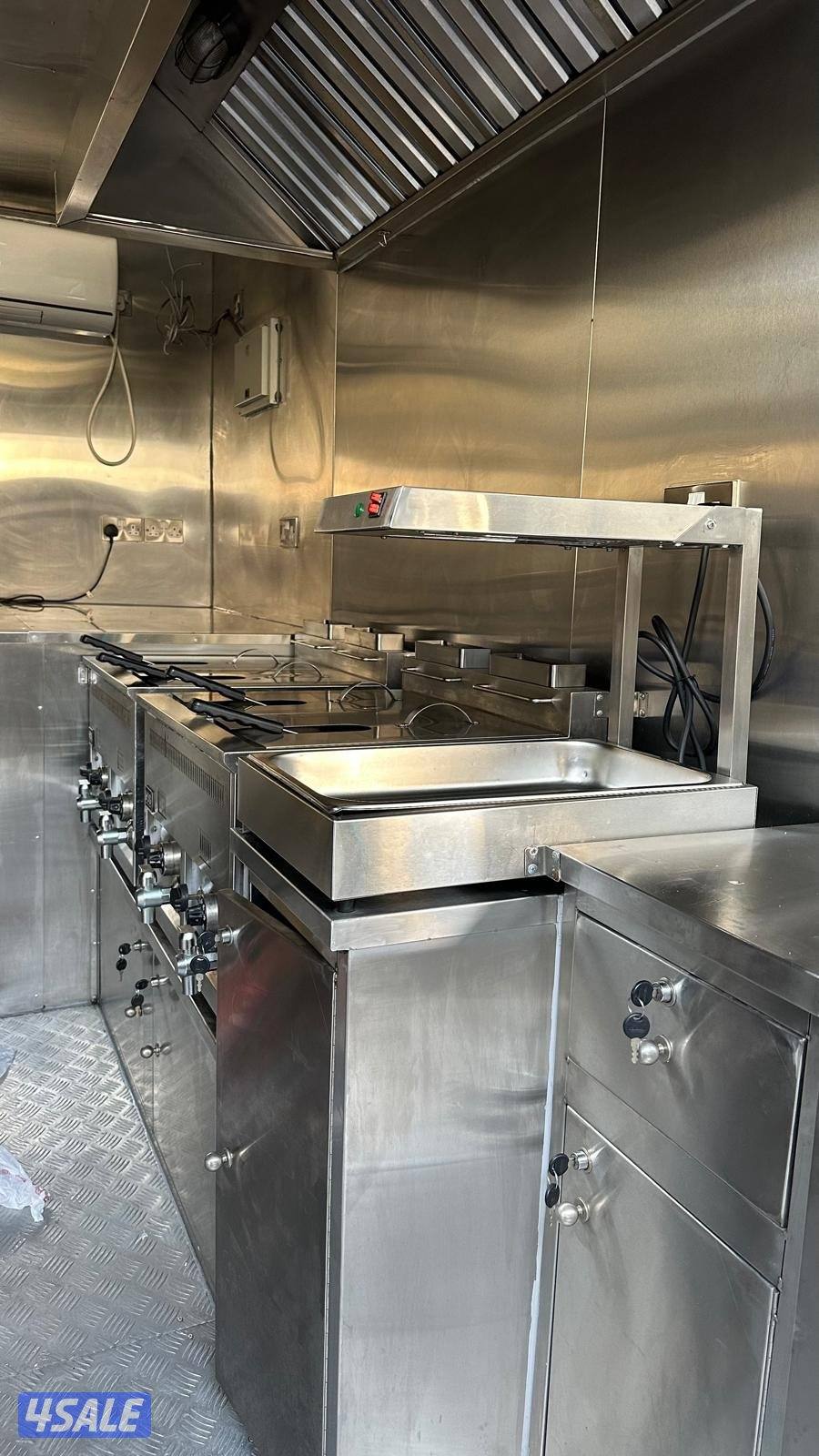 للبيع فود ترك
بحالة فوق الممتازة. مجهز بالكامل
على احدث الطرق الخاص11