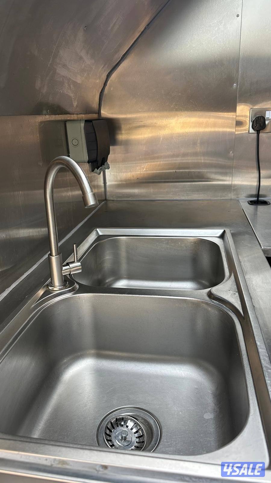 للبيع فود ترك
بحالة فوق الممتازة. مجهز بالكامل
على احدث الطرق الخاص13