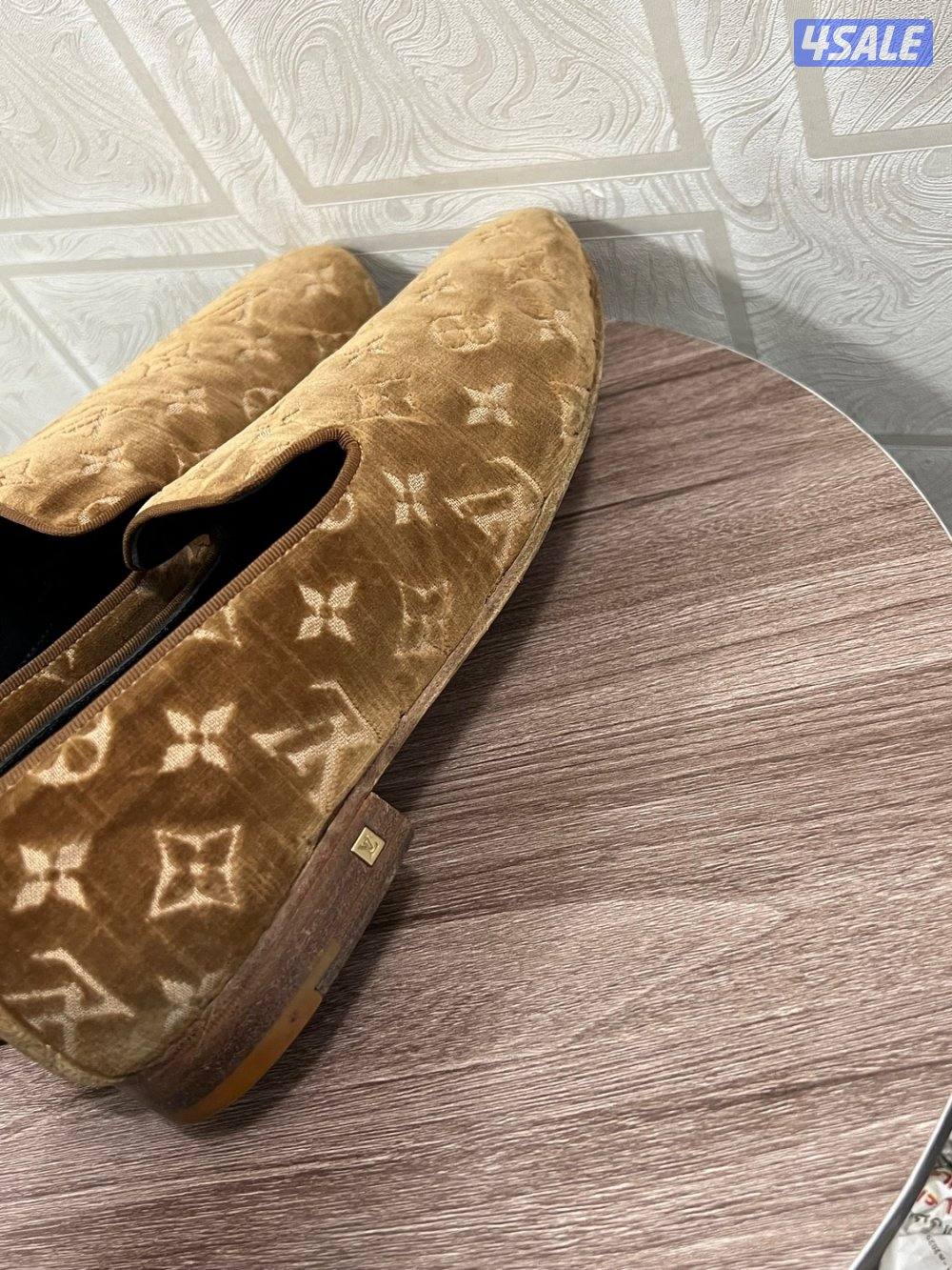 جوتي lv مقاس ٤٣2