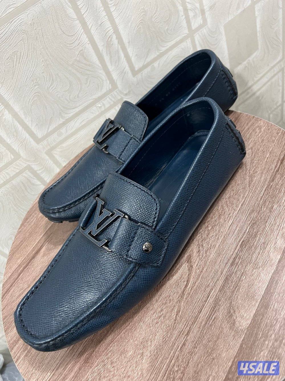 للبيع شوزين lv مقاس ٤٣0