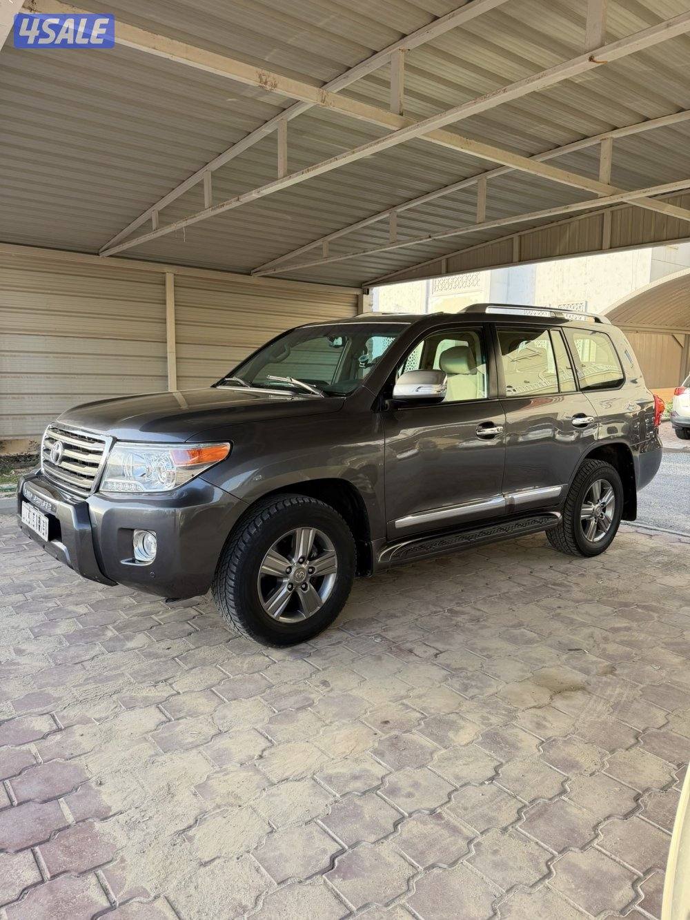 للبيع لاندكروزر 2015 الساير شرط الفحص0