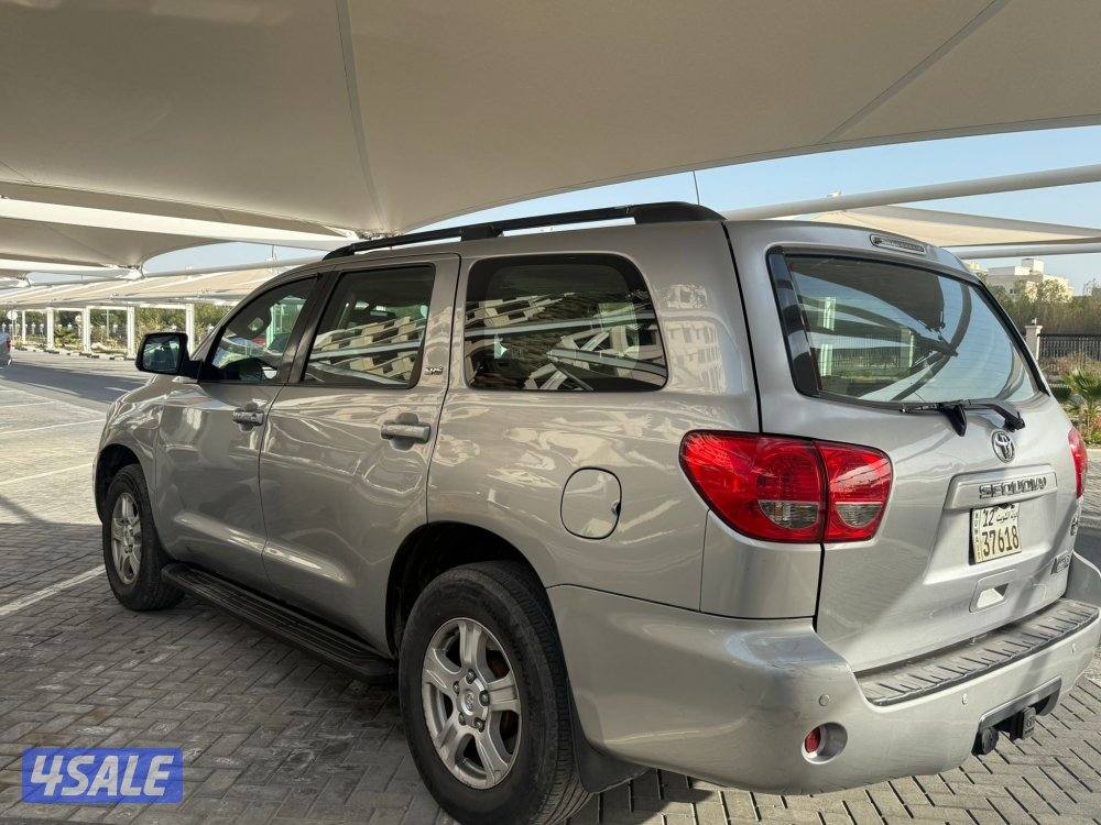 للبيع تويوتا سيكويا موديل 20132