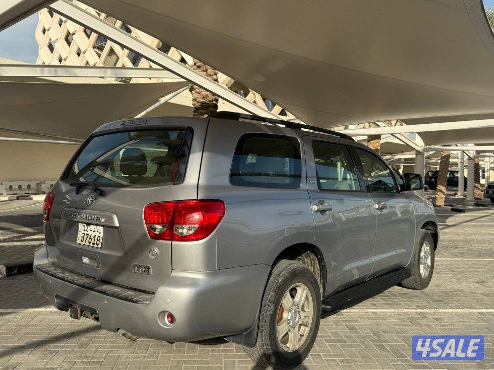 للبيع تويوتا سيكويا موديل 20133