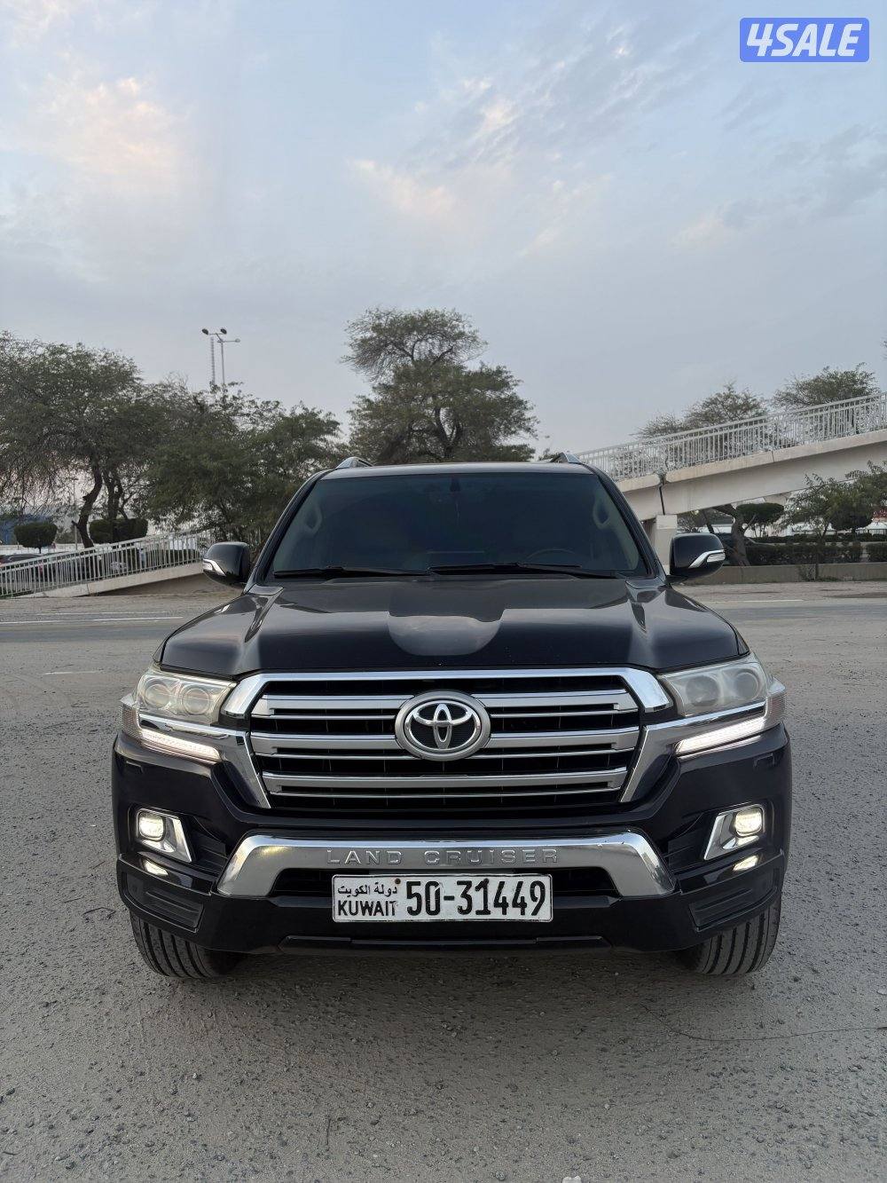 لاند كروزر GXR.V81